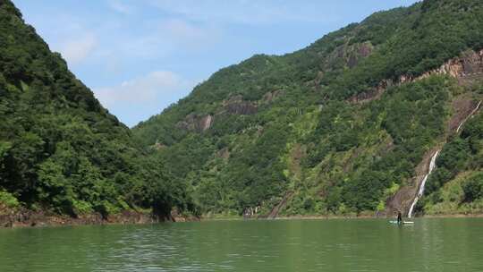 X浙江温州泰顺县山水间划竹排06