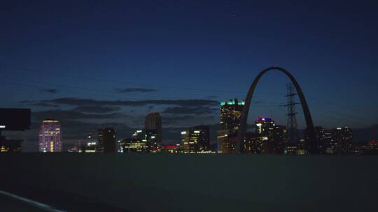 夜幕下的城市景观