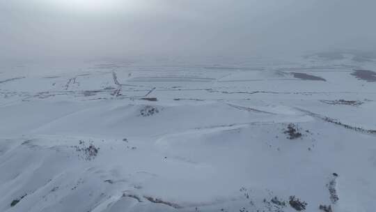 冷空气迷漫的辽阔雪原