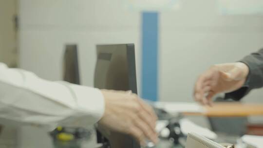 商务签约握手商务合作握手商务会晤商务洽谈