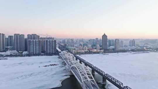 中国黑龙江哈尔滨松花江滨洲铁路桥航拍