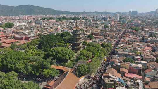 泉州开元寺双塔西街泉州东西塔节日人流航拍