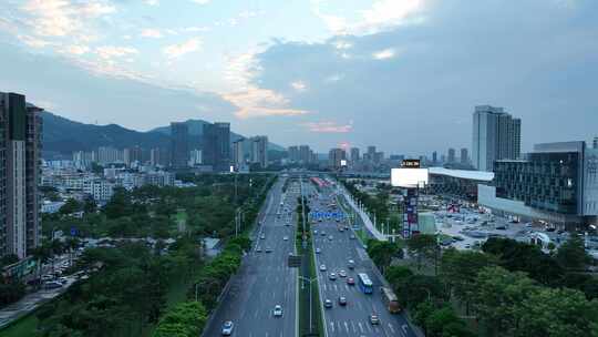 傍晚城市道路航拍城市交通车流多车道八车道