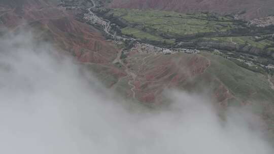 青海海南果什则田地树木山峰航拍视频