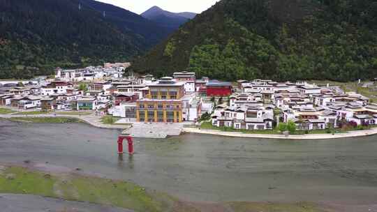 西藏鲁朗小镇航拍