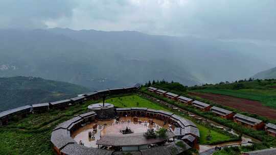 航拍云南东川雨中太阳谷全景·上升运镜