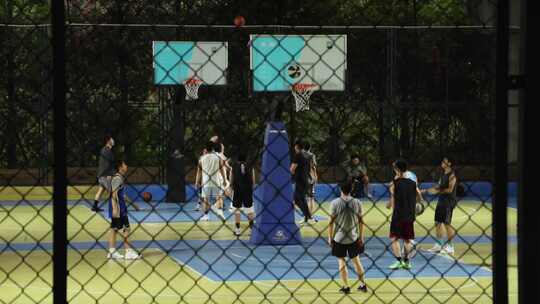 天府绿道环城绿道锦城绿道公园湖边打篮球