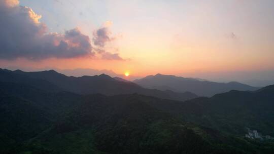 新农村大山田野森林日出日落夕阳朝阳