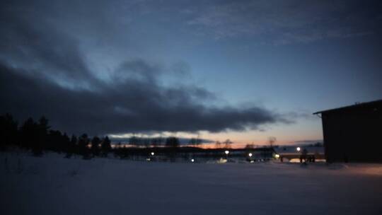 芬兰小镇的雪景风光