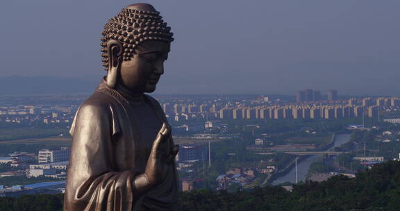 旅游景区 航拍灵山大佛右半身光线 左转 日