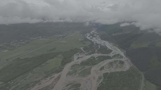 青海门源航拍草山河流树林湿地