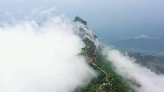 长城雨后云海翻滚震撼大气