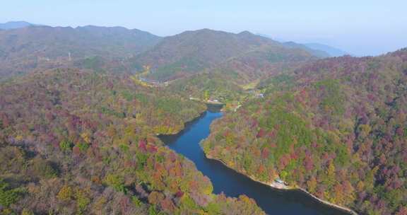 武汉木兰天池风景区深秋风光