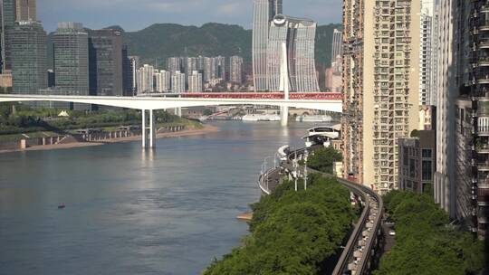 重庆曾家岩大桥眺望轻轨列车运动