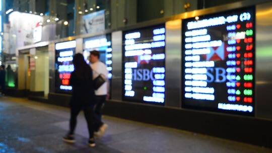 香港旺角附近led显示器上的股市数据延时
