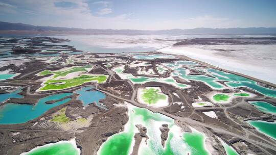 4k航拍青海大柴旦翡翠湖风景视频素材模板下载