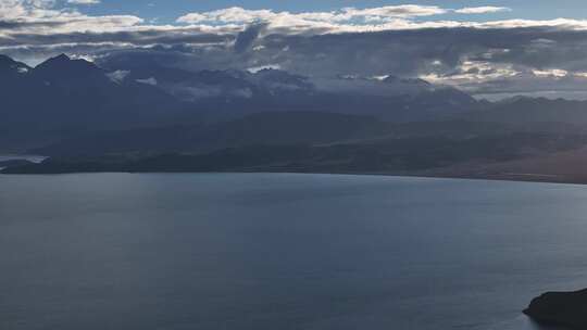 阿里地区班公湖航拍