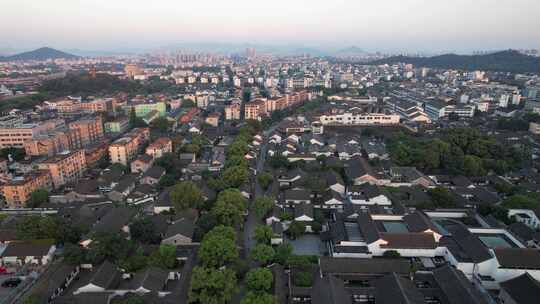 浙江绍兴城市清晨日出彩霞迷雾航拍