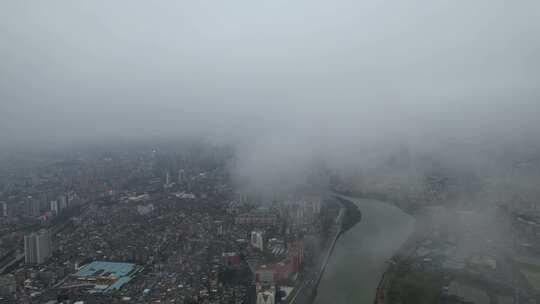 航拍烟雨下的广东城镇