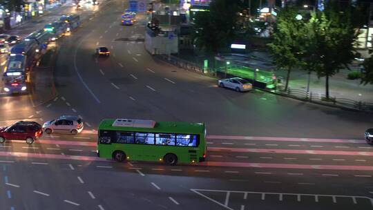 首尔夜晚繁忙道路视频素材模板下载