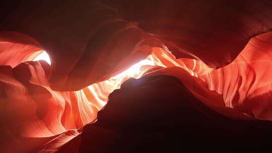 美国亚利桑那州羚羊峡谷橙色波浪砂岩墙