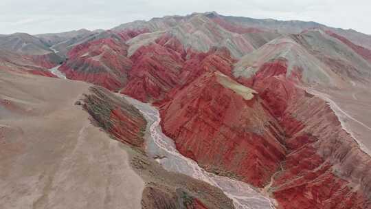 丹霞地貌中的峡谷