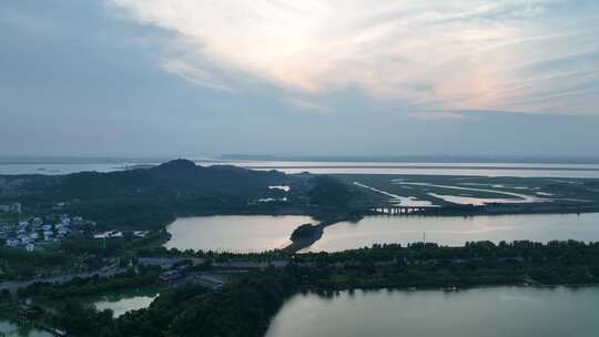 航拍湖南岳阳洞庭湖落日风景湿地公园