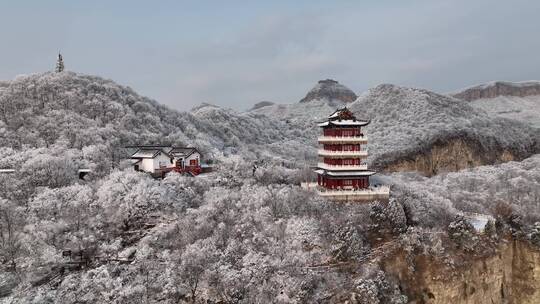 航拍焦作云台山峰林峡山脉冬季雾凇雪景