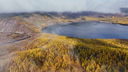 秋天的阿尔山原始森林湖泊航拍视频素材模板下载