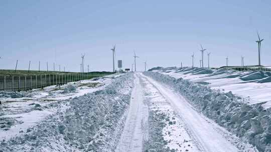 内蒙古冬季草原冰雪公路汽车景观