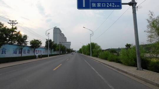 【合集】在公路上行驶的汽车