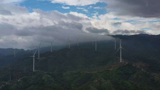 4K航拍风车山风力发电、绿色清洁能源