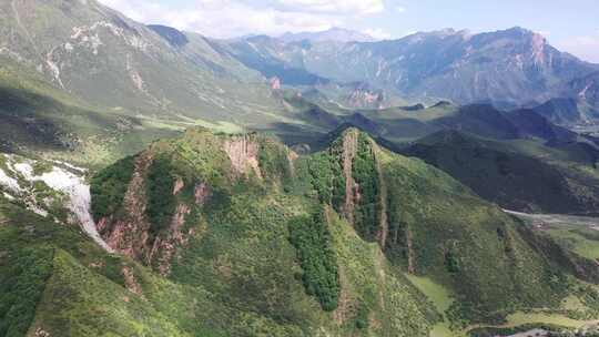 青海果洛州蓝天白云山峰航拍4k视频