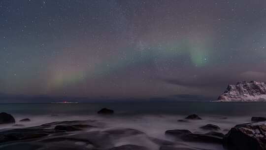 挪威罗弗敦群岛北极圈雷纳海边雪景极光延时