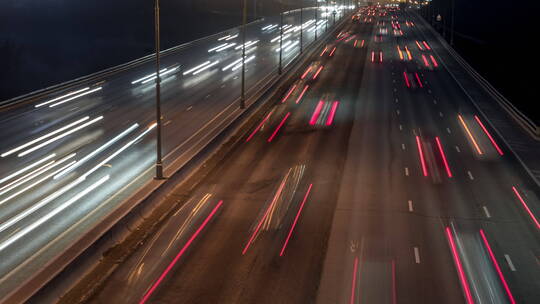 繁忙的高速公路交通从白天到晚上视频素材模板下载