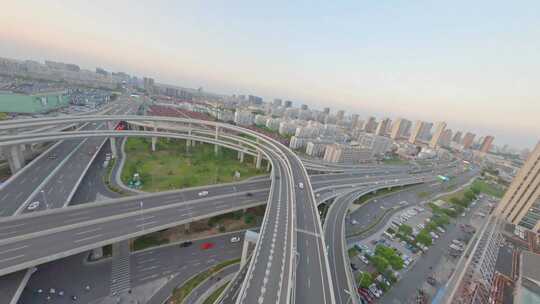 穿越机航拍扬州西区五层高架夕阳车流行驶