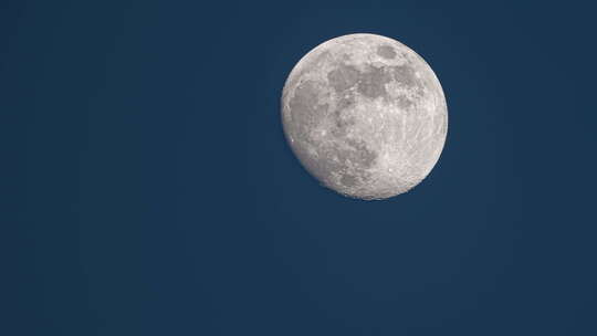皎洁的月亮月球长焦移动延时