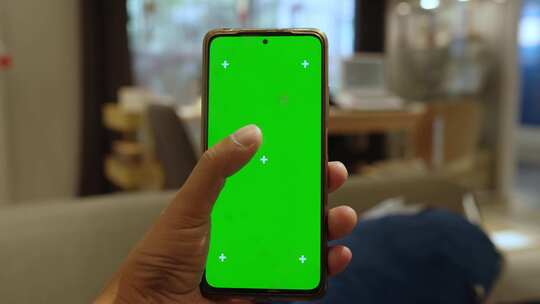 人手拿着手机的特写绿幕镜头视频素材模板下载