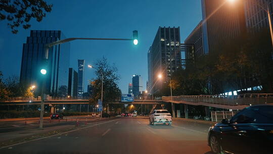 北京国贸三环夜景 汽车行驶在三环国贸