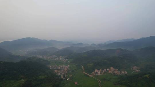 乡村农村田野稻田航拍道路山路楼房晨雾