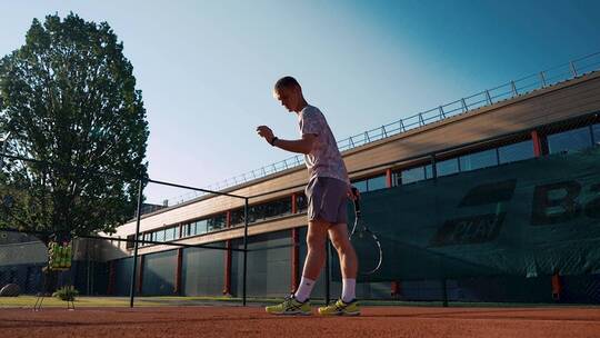 网球运动员发球视频素材模板下载