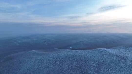 航拍林海雪原黎明山林