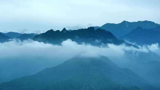 陕西秦岭雨后云海