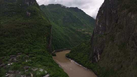 云南丙察察公路怒江大峡谷石门关航拍风光