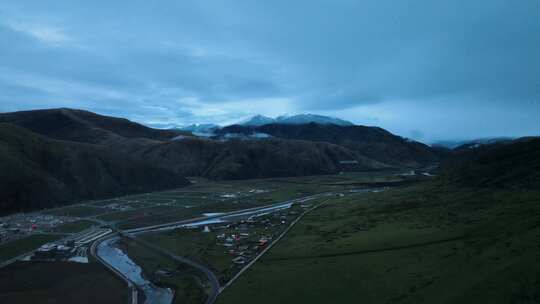 4K航拍川西公路美景