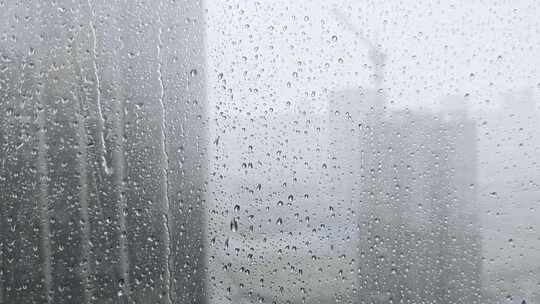 城市窗外的大雨视频素材模板下载