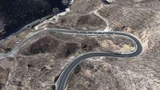 航拍山间蜿蜒公路