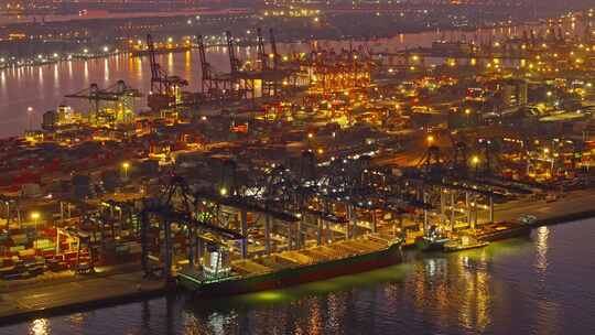 航拍夜景天津港集装箱货运码头