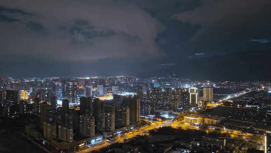 航拍泰安市夜景马路车流