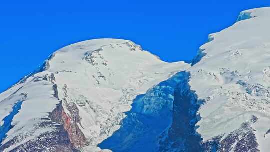 帕米尔高原的雪山